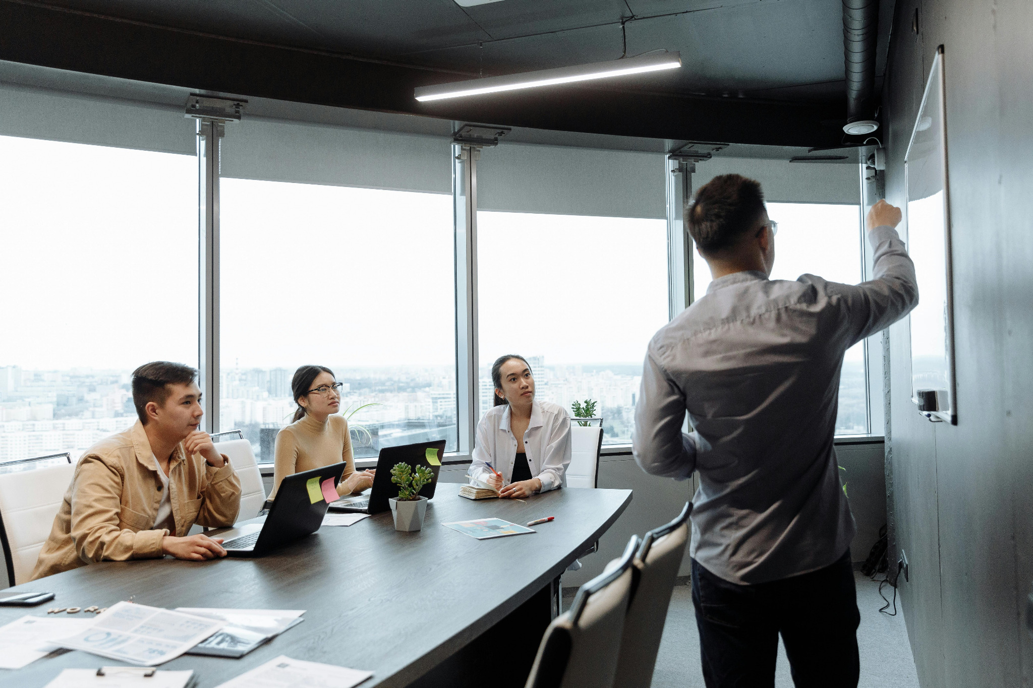Executive and HR capability-building discussion in a professional organisational setting